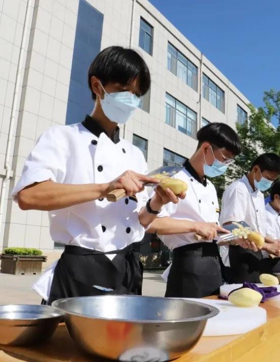 2022年淄博市职业教育活动周暨“中银杯”第十三届职业(技工)院校技能大赛开幕式在淄博机电工程学校隆重举行 2022年淄博市职业教育活动周暨“中银杯”第十三届职业(技工)院校技能大赛开幕式在淄博机电工程学校隆重举行