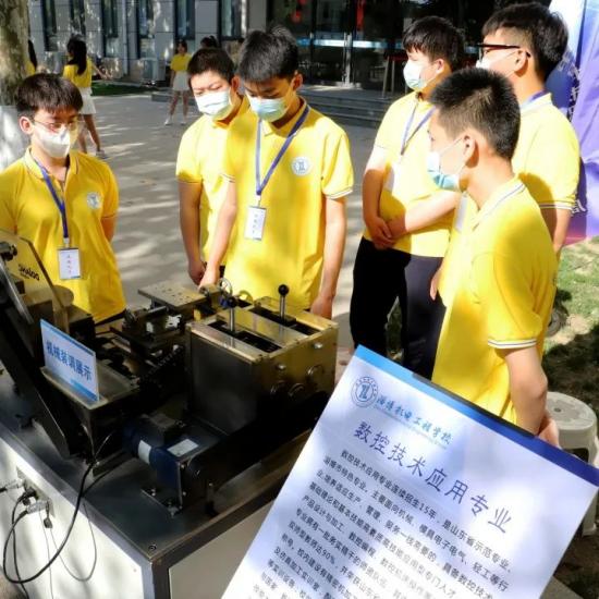 2022年淄博市职业教育活动周暨“中银杯”第十三届职业(技工)院校技能大赛开幕式在淄博机电工程学校隆重举行 2022年淄博市职业教育活动周暨“中银杯”第十三届职业(技工)院校技能大赛开幕式在淄博机电工程学校隆重举行