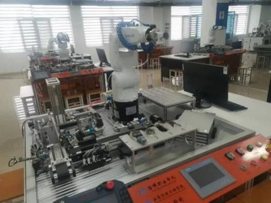 淄博机电工程学校参加第三届全国职业院校自动化产线装调虚拟仿真技能大赛获佳绩