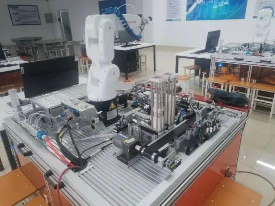 淄博机电工程学校参加第三届全国职业院校自动化产线装调虚拟仿真技能大赛获佳绩